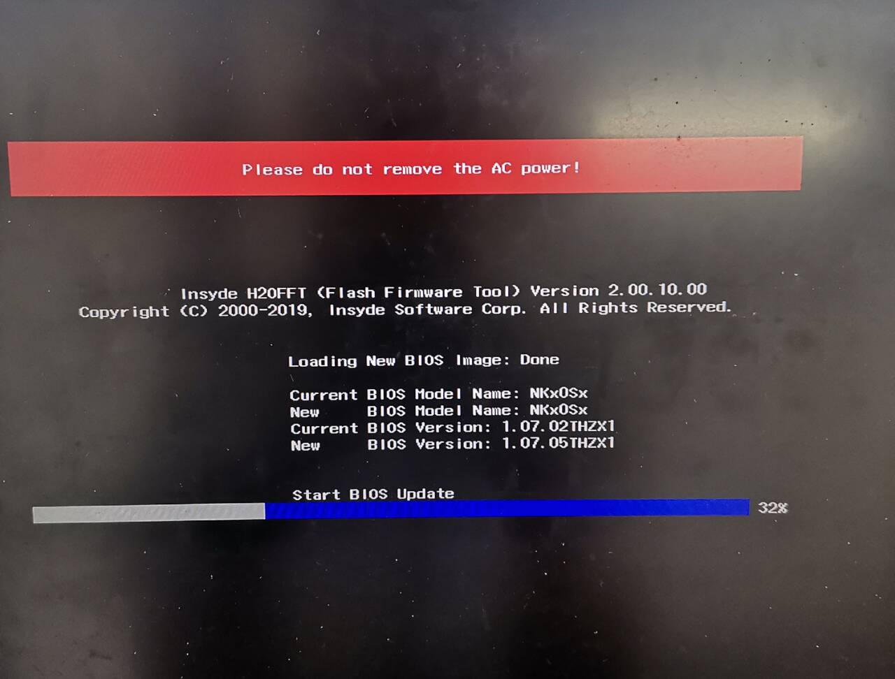 正在更新 BIOS，不能断电
